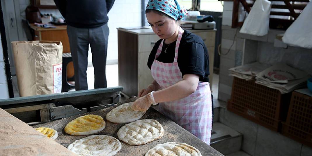 Liseyi bitirdi 40 yıllık baba mesleğine geçti: Fırıncı babasının en büyük destekçisi 2